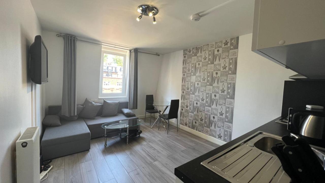 Comfy 2 Bedroom Apartments - Finchley Road, לונדון מראה חיצוני תמונה