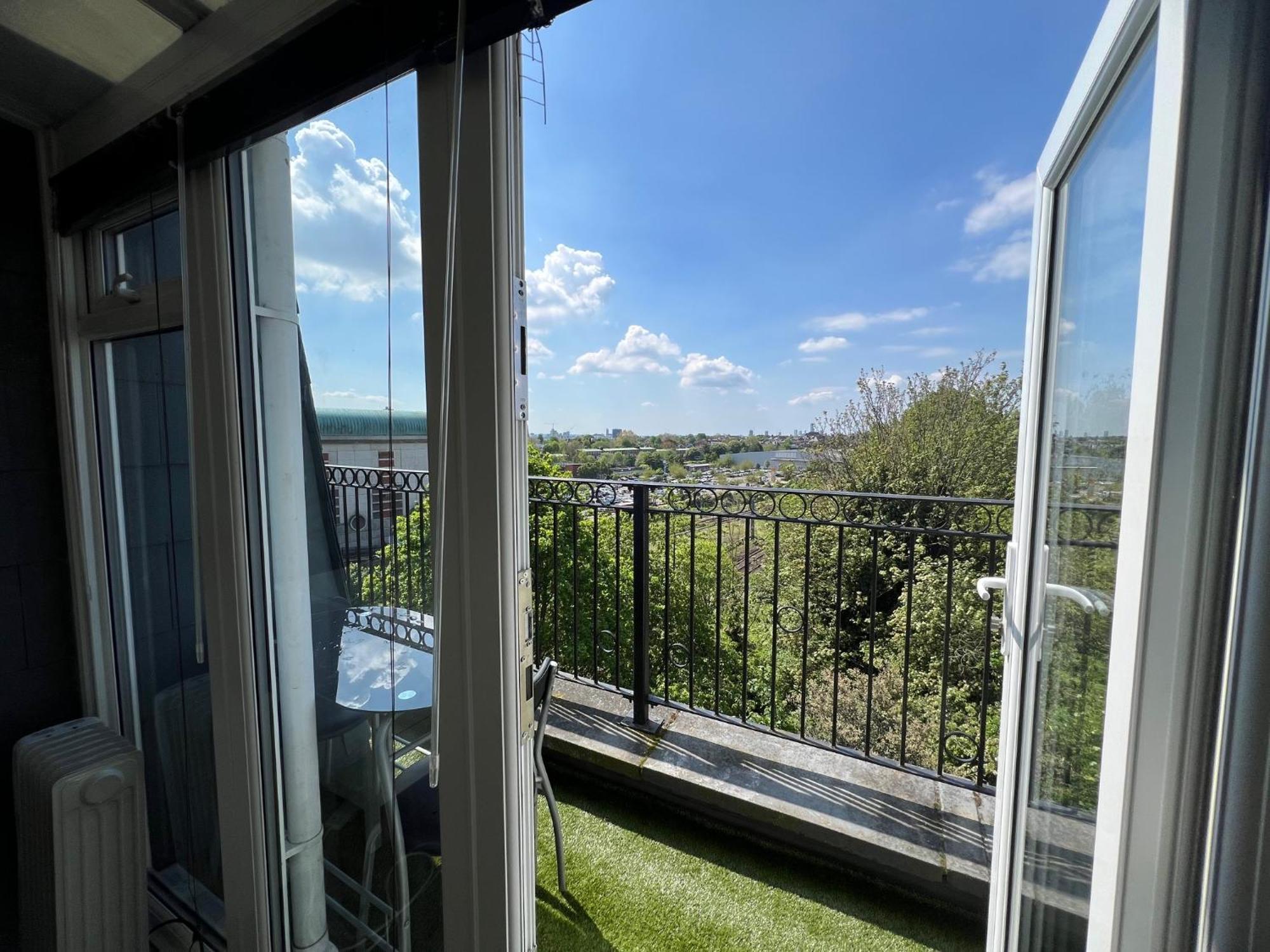 Comfy 2 Bedroom Apartments - Finchley Road, לונדון מראה חיצוני תמונה