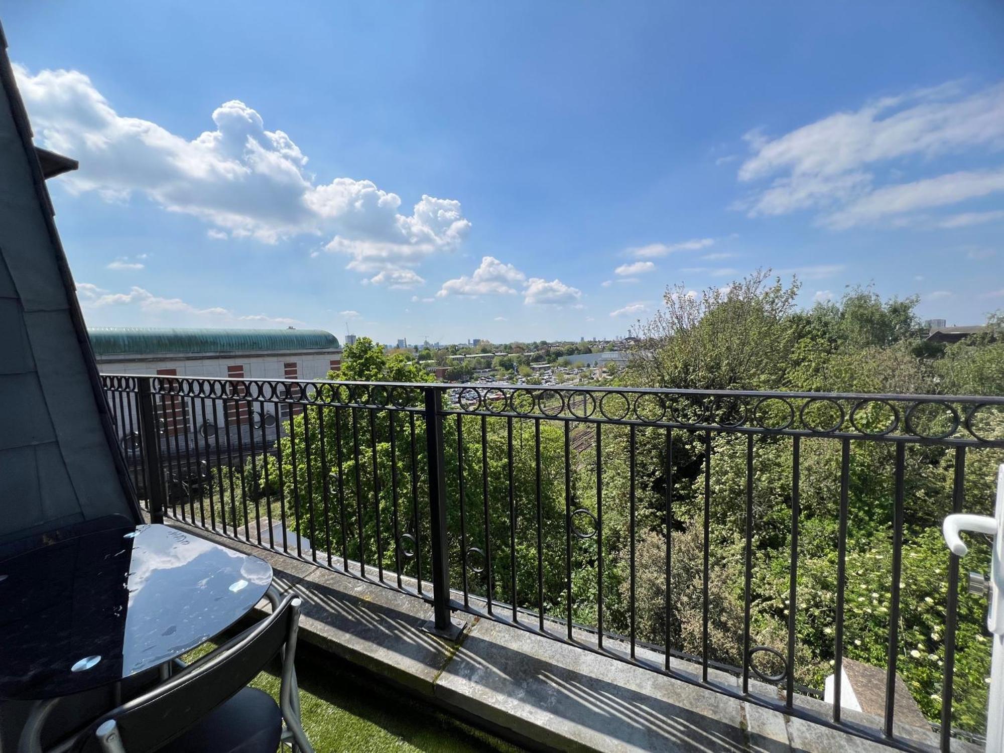 Comfy 2 Bedroom Apartments - Finchley Road, לונדון מראה חיצוני תמונה